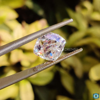 Cushion cut moissanite loose stone in antique design, ideal for personalized jewelry.