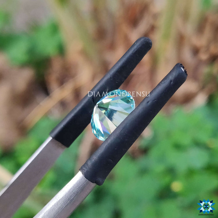 Loose stone available in green moissanite round old european cut.