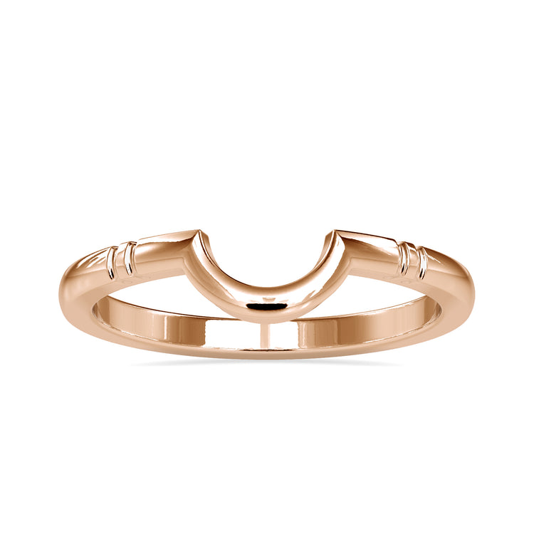 Curved wedding band in gold with delicate diamond accents