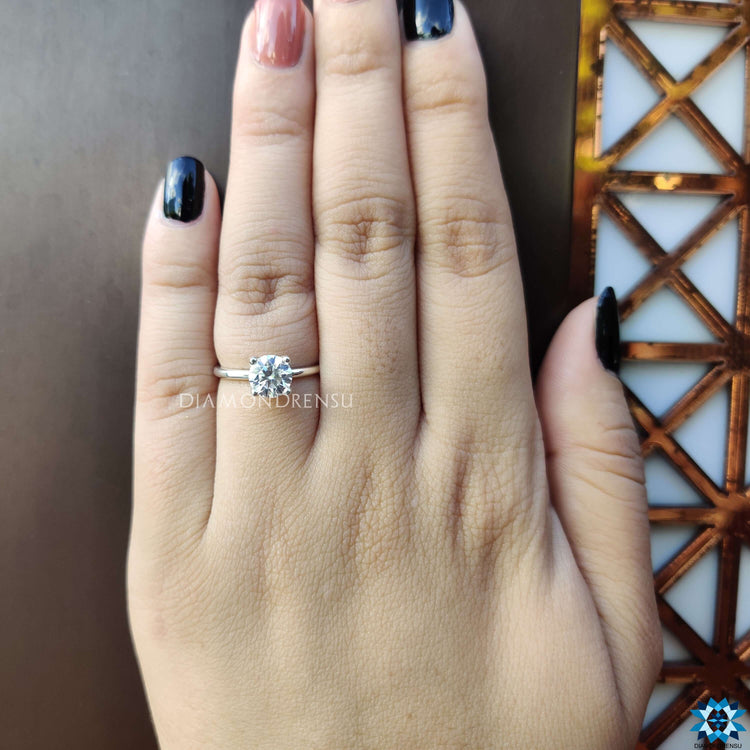 White gold ring with intricate detailing for a unique touch