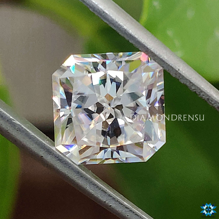 Moissanite stone in 2.10 carat Moissanite offered in loose format by Diamondrensu.