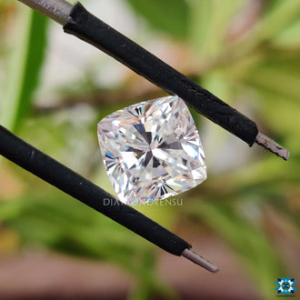 Brilliant moissanite stone with cushion cut moissanite style.