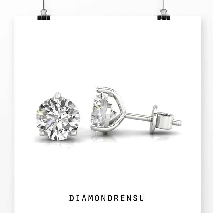 Beautiful round gold earrings, perfect for a minimalist yet luxurious style.