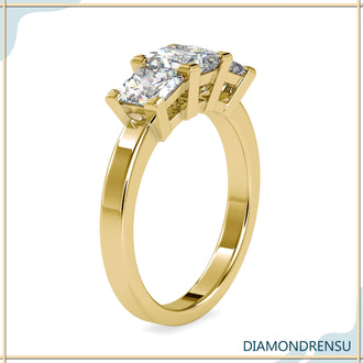 Princess cut diamond ring in yellow gold, featuring a lab grown diamond
