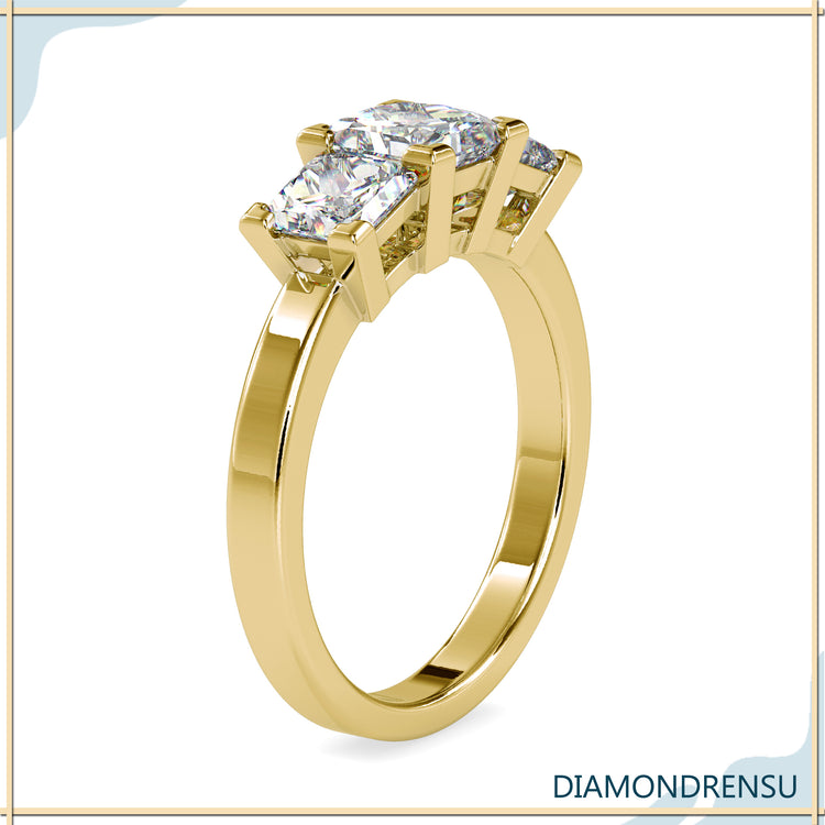 Princess cut diamond ring in yellow gold, featuring a lab grown diamond