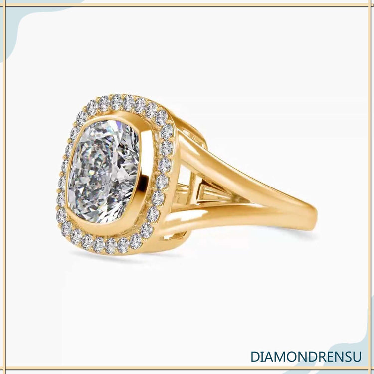 Cushion diamond ring with a halo setting, handcrafted by DiamondRensu.