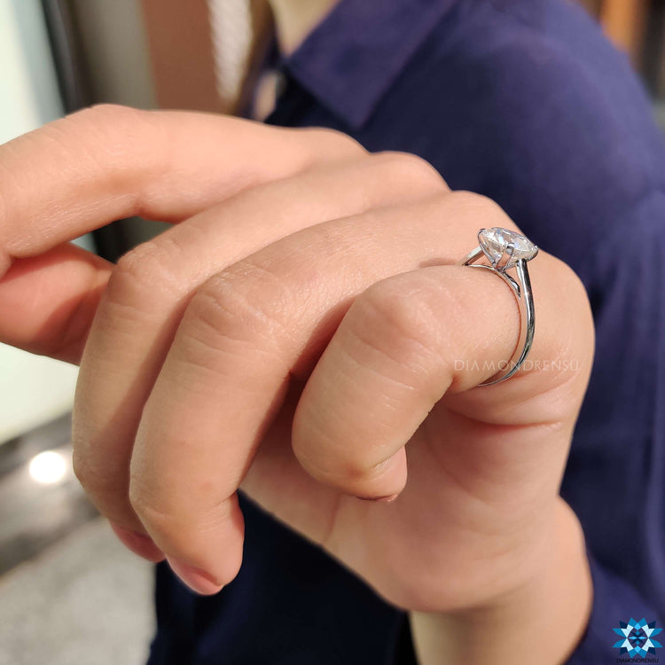 Elegant cathedral setting with secure tab prongs for added charm.