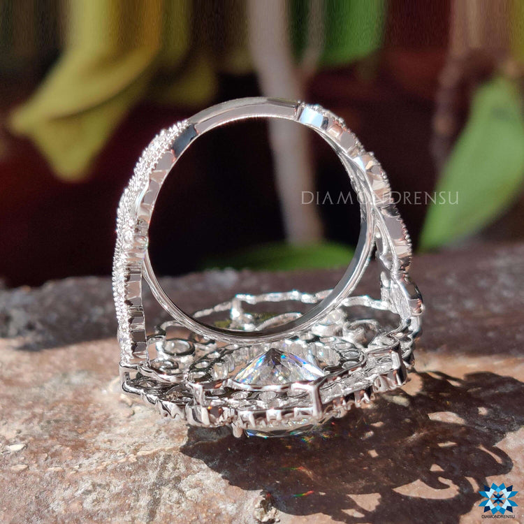 white gold engagement ring - diamondrensu