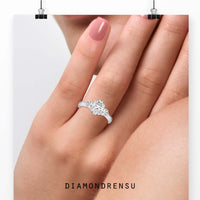Oval diamond engagement ring perfect for a modern and elegant look.