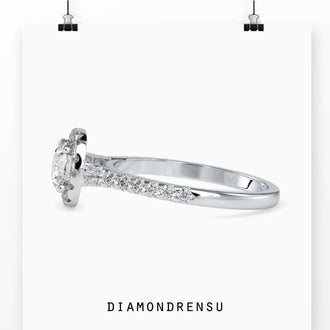 Round brilliant cut diamond ring designed for maximum brilliance.