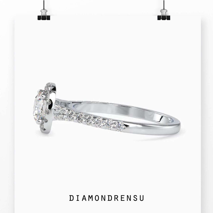 Round brilliant cut diamond ring designed for maximum brilliance.