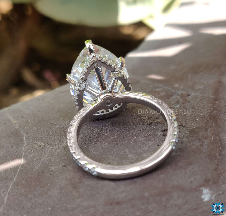 Classic white gold engagement ring designed to dazzle.