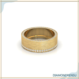 Shared prong setting menβs ring with diamonds.