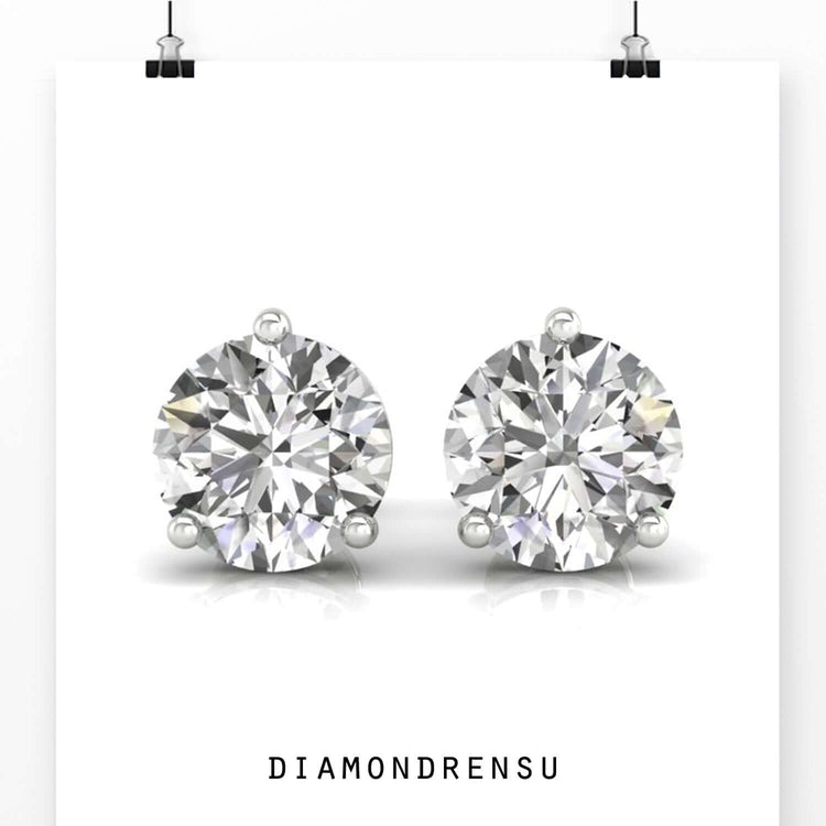 Timeless round stud earrings, featuring IGI certified diamonds for added sparkle.
