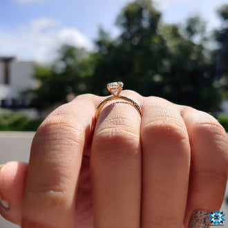 Double claw prong oval ring for a luxurious look