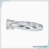 Diamond ring round brilliant cut, showcasing a flawless design.
