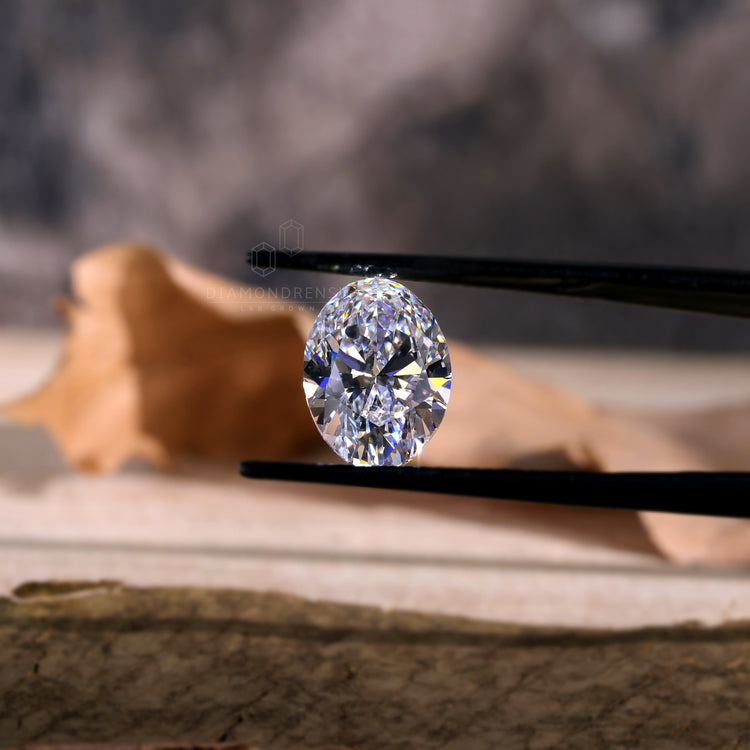 Loose oval cut diamond included in loose diamond and IGI certified collection.