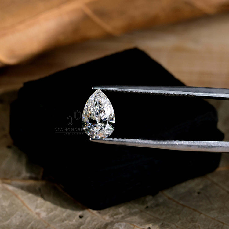 Loose pear diamond in lab grown diamond loose stone form.