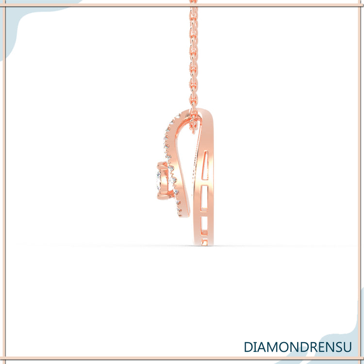The pendant with chain offers a complete, stylish look.