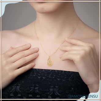 The tear drop pendant adds a unique, timeless shape.