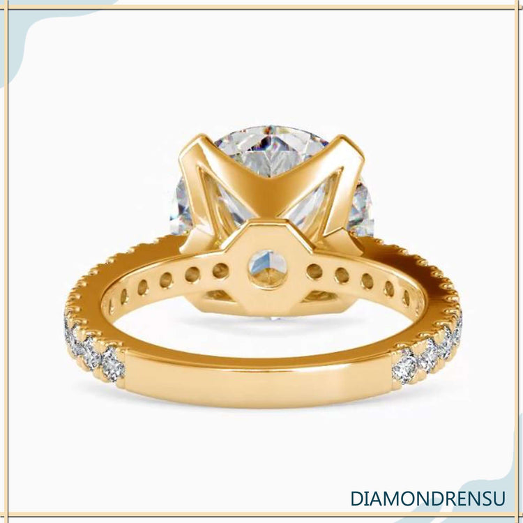 Lab grown diamond engagement ring featuring a 2 carat round diamond.