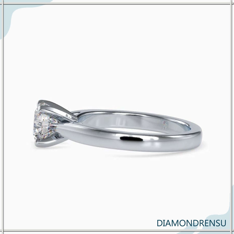 Lab grown diamond engagement ring with round brilliant cut and cathedral setting