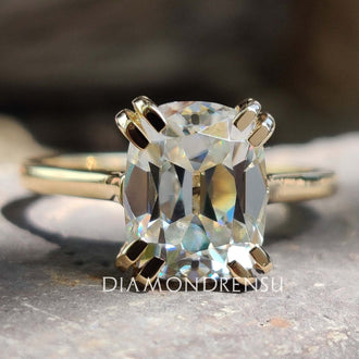 An elongated cushion engagement ring with a stunning moissanite centrepiece.