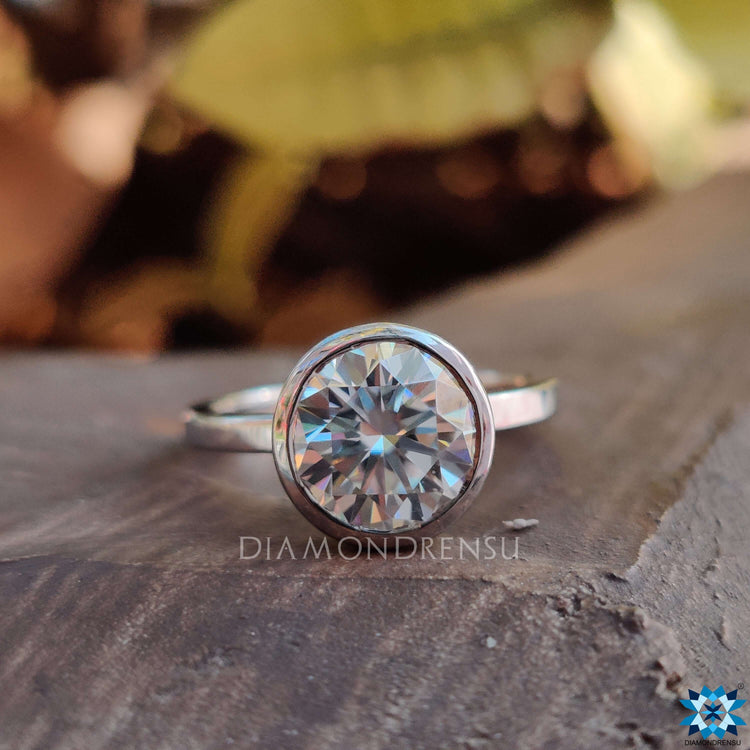 Solitaire round engagement ring offering simplicity and grace.