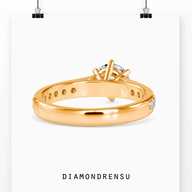 Diamondrensu engagement ring with round cut diamond and pave band