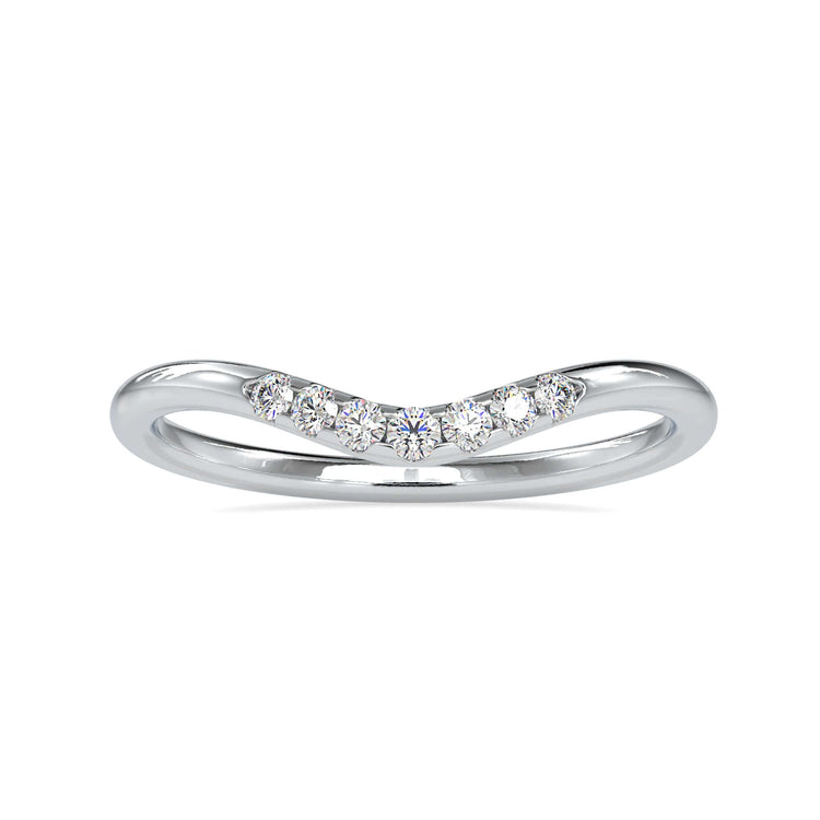 Curved wedding band in white gold with a modern design