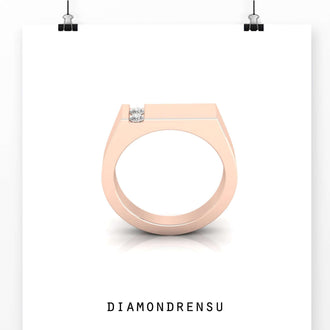 Yellow gold menβs wedding band with handmade detail.