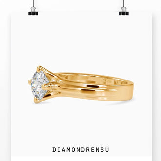 Diamond ring solitaire featuring a beautifully cut round diamond.