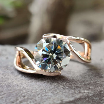 A stunning round solitaire engagement ring featuring timeless elegance.