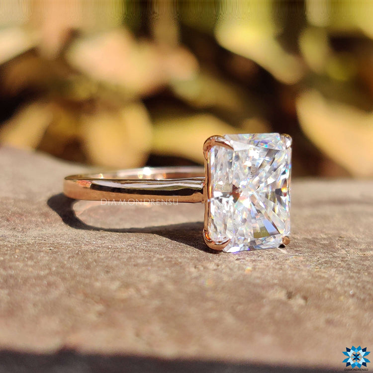 Exquisite solitaire radiant engagement ring with a timeless and refined design for engagements.