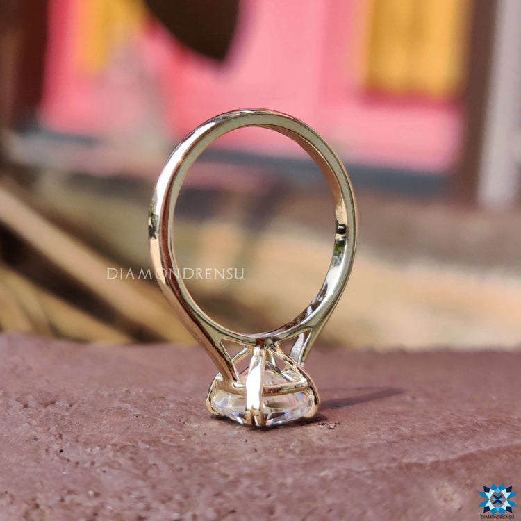 Engagement ring solitaire design perfect for a romantic proposal.