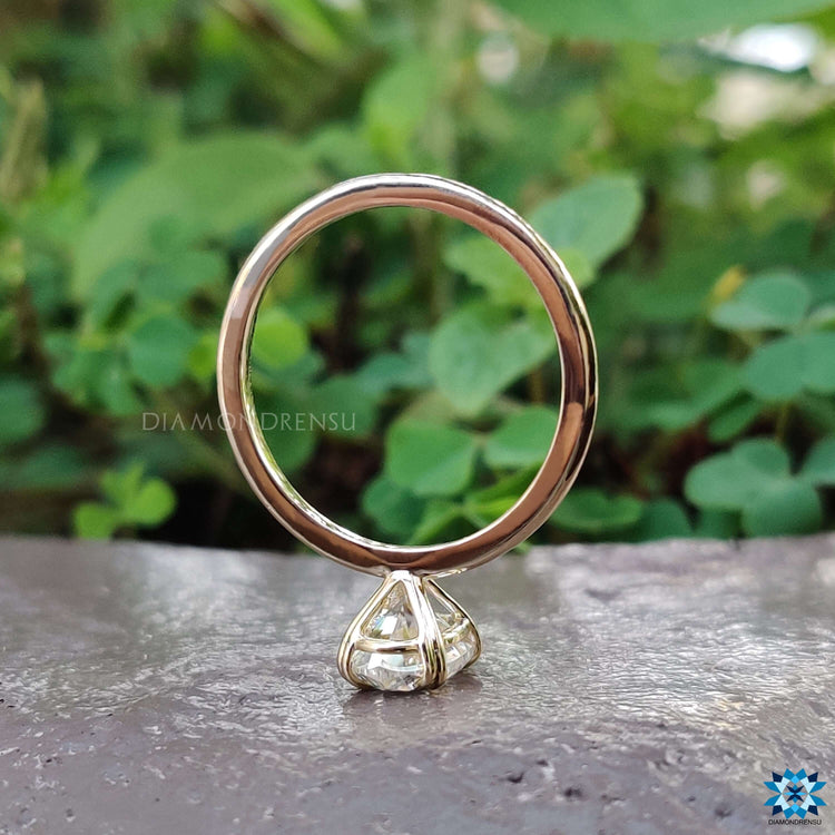 Oval cut wedding ring perfect for your special day