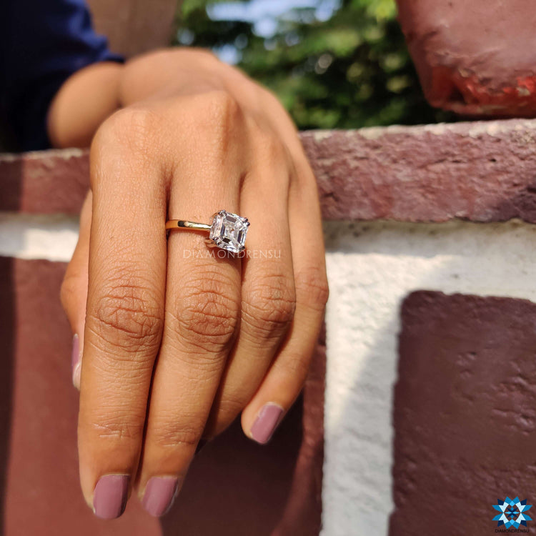 Engagement ring solitaire design with stunning craftsmanship.