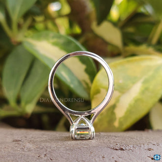 Simple yet elegant solitaire engagement ring design.