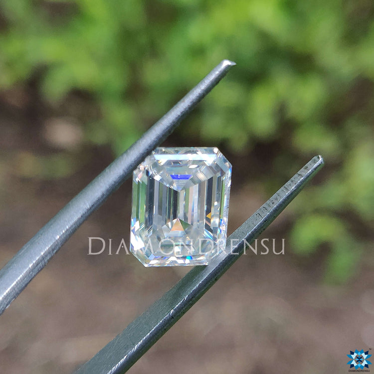 Step cut moissanite featured in this product.