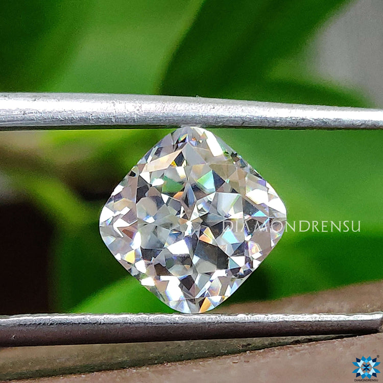 2.5 carat Moissanite offered for custom pieces.