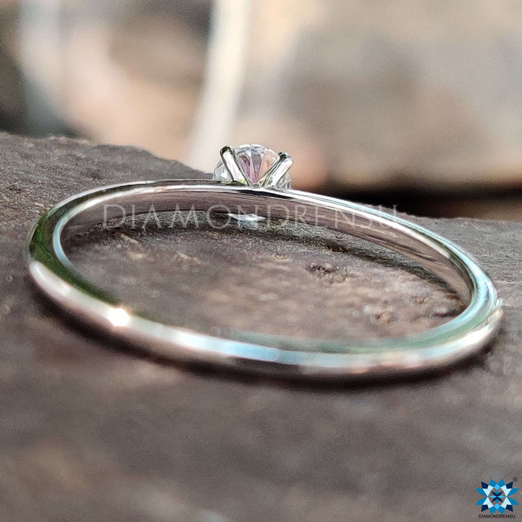 Exquisite engagement rings solitaire design with modern flair.