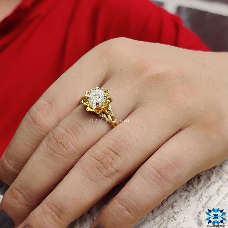 Branch engagement ring with intricate details and natural inspiration.