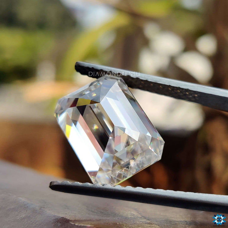 Loose emerald cut stone moissanite loose stones.