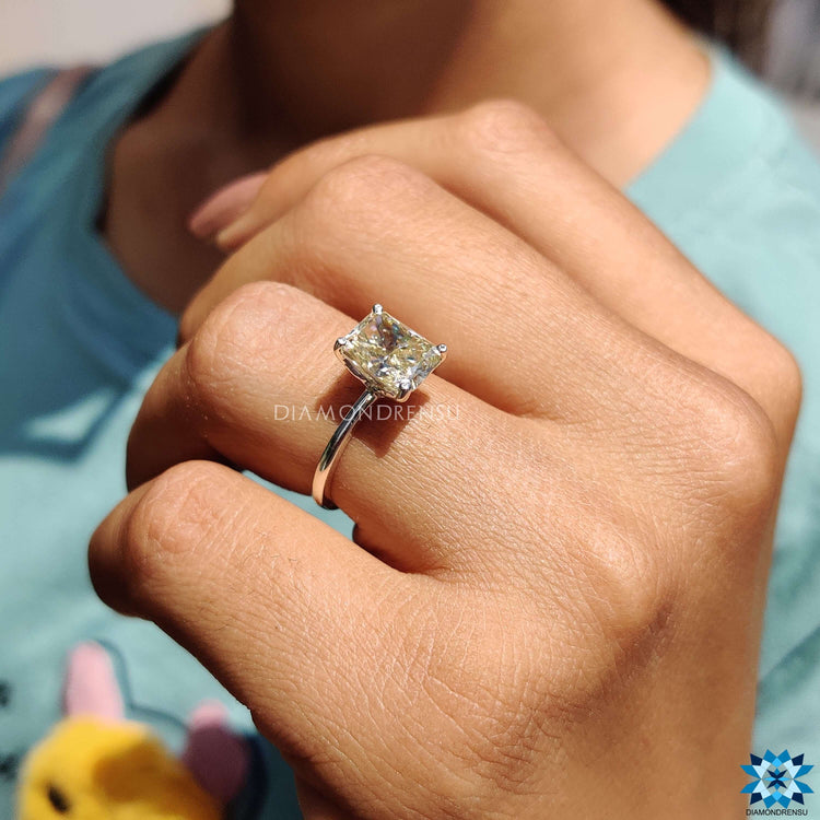 Beautiful 4-prong engagement ring featuring a radiant cut diamond.