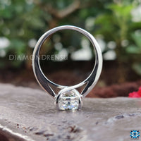 Trellis ring setting designed to highlight brilliance and style.