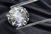 What Are Diamond Facets: Understanding Their Role in Sparkle and Brilliance