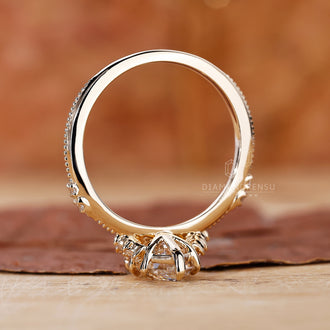 Diamondrensu ring featuring Dutch marquise diamond and milgrain details.
