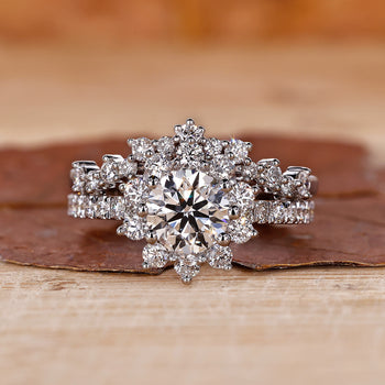 Round Diamond Engagement Ring with Wedding Band for timeless elegance.
