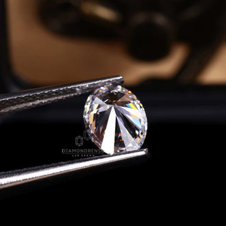 Diamondrensu offers a stunning oval cut loose diamond weighing 1.2 carats.

