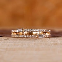 Baguette and round diamond band in yellow gold.

